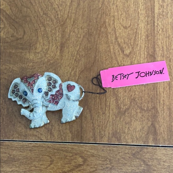 Betsey Johnson Accessories - Betsey Johnson elephant pin